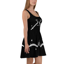 Load image into Gallery viewer, Foreverslitz Flow Dress - Black and White
